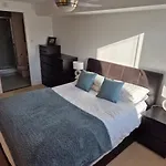 Spacious, Sunny Leith Edinburgh