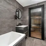 Near Transport - Fireplace - Wifi - Sleeps 2 *
