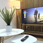 Apartament Modern In *