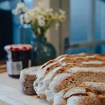 Snug 1 Bed In Edinburgh's Juniper