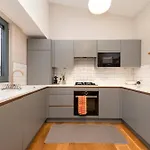 Stylish 2-bedroom In Leith Edinburgh