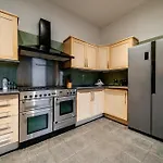 Percys Place Sleep 11, 15 Minute To Centre Free Parking Apartamento