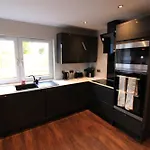 West Luxury 5 Bedroom דירה *