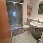 Spacious, Sunny Leith Daire Edinburgh