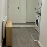 Cozy With 2 Single Beds