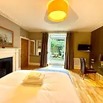 Cozy 1 Bed Garden Flat In The New Town Centre Appartement
