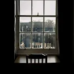 Apartment 3 Bed Traditional On Picturesque Victoria St *