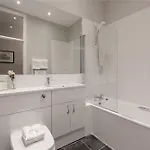 Grassmarket Modern Two Bedroom *