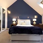 Chic 3-bedroom 2-storey House Near Centre With Free Parking Apartament *