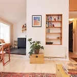 Daire Chic 1-bedroom In New Town *