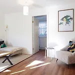 Fettes - Homely 2bd In Quiet Development * Edinburgh
