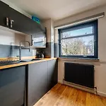 Bottom Of Royal Mile 7 Beds Sleeps 8 3 Bthrooms Edinburgh