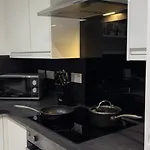 Modern & Cozy In Leith Walk Edimburgo