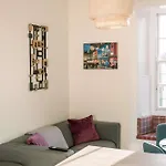 3 Bed Traditional On Picturesque Victoria St アパート エディンバラ