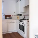 Fettes - Homely 2bd In Quiet Development Daire Edinburgh