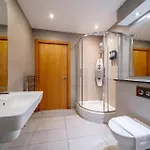 Weston's Penthouse Sleep 11, 8 Beds Free Parking Apartamento *