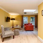 Апартаменты Dragon Luxury At Rutland Square *