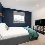 Chic 3-bedroom 2-storey House Near Centre With Free Parking Apartament *