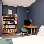Chic 3-bedroom 2-storey House Near Centre With Free Parking