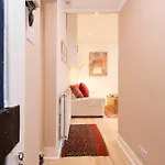 Chic 1-bedroom In New Town Daire