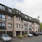 Tranquil 2 Bed Flat, Free Parking, Near Murrayfield & Centre Apartmán