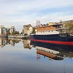 Spacious, Sunny Leith Edinburgh