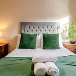 Bottom Of Royal Mile 7 Beds Sleeps 8 3 Bthrooms *