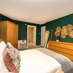Appartamento Chic 3-bedroom 2-storey House Near Centre With Free Parking