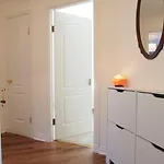 דירה Fettes - Homely 2bd In Quiet Development *