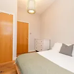 Stylish 2-bedroom In Leith Edinburgh