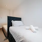 Weston's Penthouse Sleep 10, 8 Beds Free Parking Lejlighed