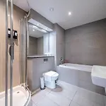 Weston's Penthouse Sleep 11, 8 Beds Free Parking Apartamento *