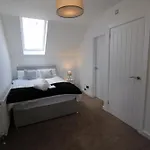 West Luxury 5 Bedroom Apartamento