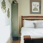Snug 1 Bed In Edinburgh's Juniper