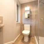 Chic 3-bedroom 2-storey House Near Centre With Free Parking