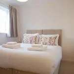 Fettes - Homely 2bd In Quiet Development דירה