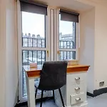 Percys Place Sleep 11, 15 Minute To Centre Free Parking דירה אדינבורו
