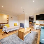 Bottom Of Royal Mile 7 Beds Sleeps 8 3 Bthrooms Appartement *