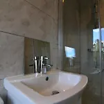 West Luxury 5 Bedroom דירה אדינבורו