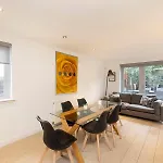Chic 3-bedroom 2-storey House Near Centre With Free Parking Appartamento *