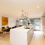 Chic 3-bedroom 2-storey House Near Centre With Free Parking Apartament Edynburg