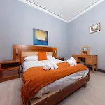 Апартаменты Calton Hill City-centre 3 Bdrm