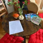 Charming Flat For Couples & Families