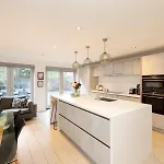 Chic 3-bedroom 2-storey House Near Centre With Free Parking * Edynburg