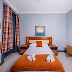 Calton Hill City-centre 3 Bdrm * Эдинбург
