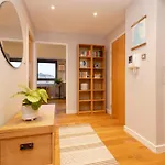 Stylish 2-bedroom In Leith Apartment Edinburgh