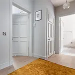 Victorian - Centre - Free Car Space شقة *