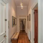 Apartment Georgian Elegance With Patio Garden West End - Pass The Keys