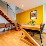 Weston's Penthouse Sleep 11, 8 Beds Free Parking Edinburgh