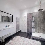 Percys Place Sleep 11, 15 Minute To Centre Free Parking דירה *